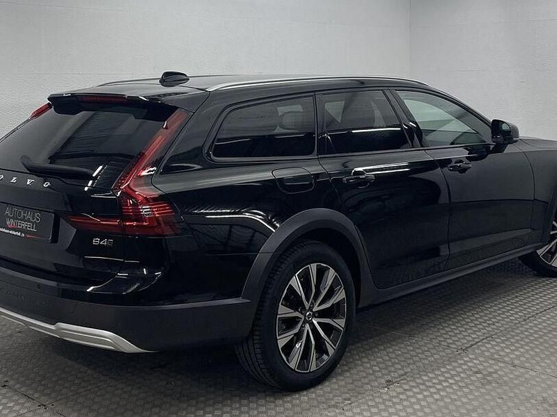 Gebraucht Volvo V90 CC 197 PS (144 kW) 2022 Black solid stone Kombi