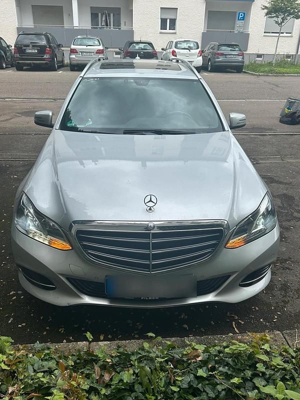 Silber Gebraucht 2015 Mercedes E220 Kombi | 21.900 € (Teuer) - Bild 1/4