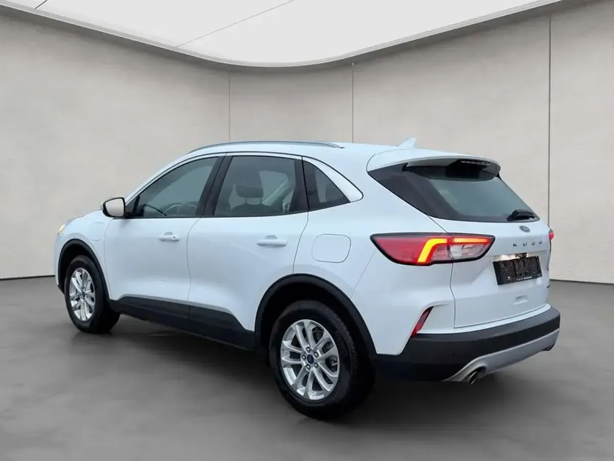 Gebraucht Ford Kuga Titanium 224 PS (164 kW) 2022 Frozen white SUV