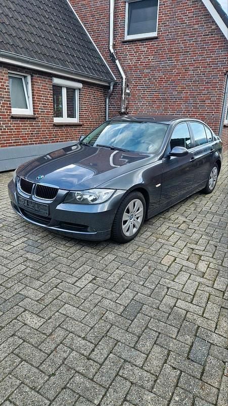 Grau Gebraucht 2007 BMW 318 Limousine | 2.900 € (Superpreis) - Bild 1/4