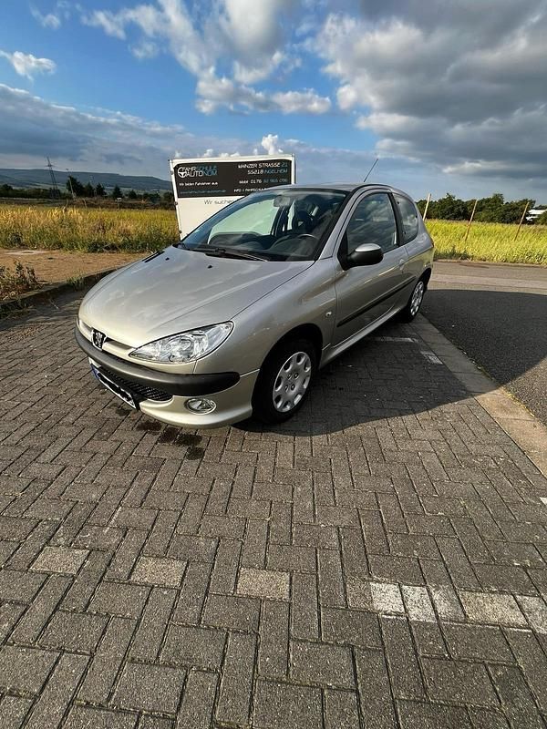 Silber Gebraucht 2005 Peugeot 206 Kleinwagen | 2.700 € - Bild 1/4
