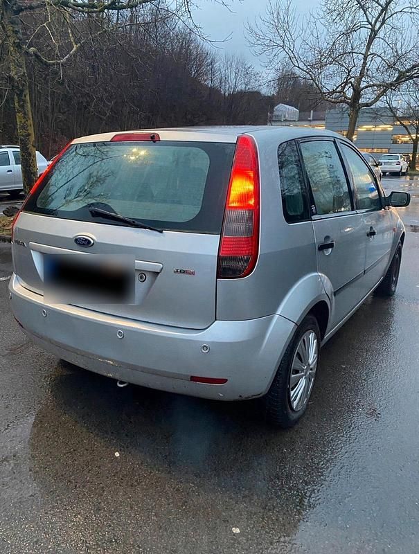 Usata Ford Fiesta 60 CV (44 kW) 2003 Argento Utilitaria