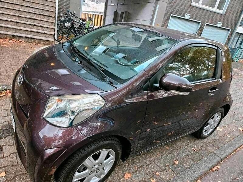 Violet Gebraucht 2009 Toyota iQ Kleinwagen | 8.700 € (Teuer) - Bild 1/4