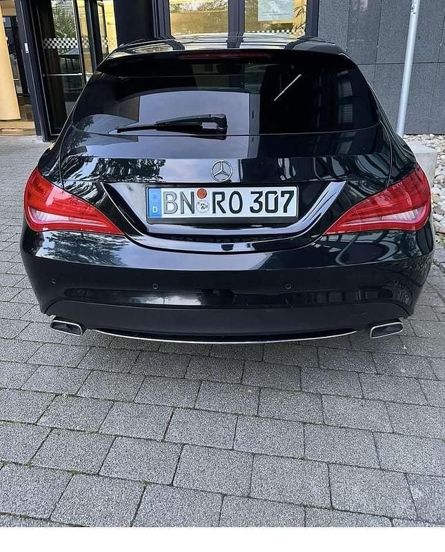 Gebraucht Mercedes CLA180 122 PS (89 kW) 2015 Schwarz Limousine