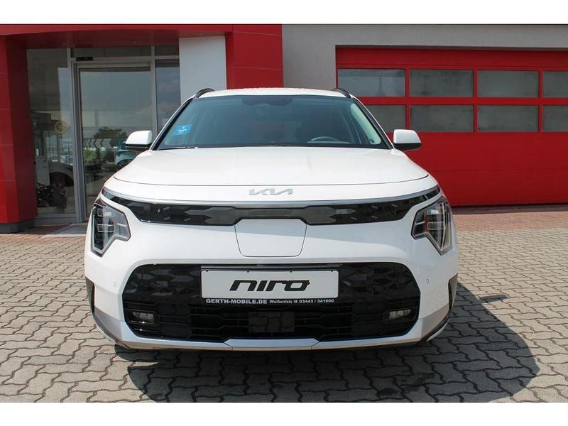 Gebraucht Kia e-Niro Vision 150 kW (204 PS) 2023 Schneeweiss perleffekt SUV