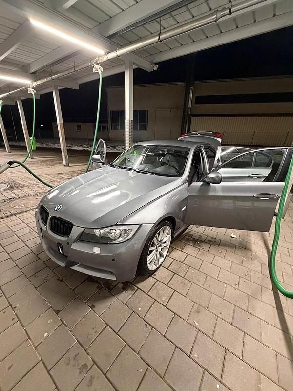 Gebraucht BMW 325 218 PS (160 kW) 2009 Silber Limousine