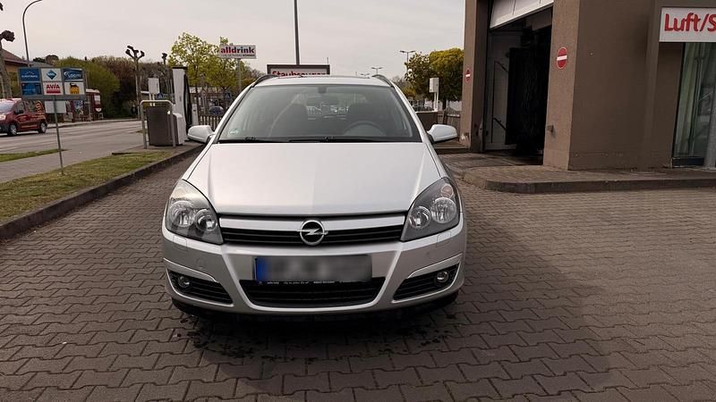 Usata Opel Astra 105 CV (77 kW) 2005 Argento Station wagon
