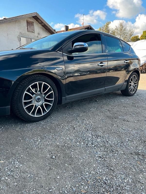 Gebraucht Lancia Delta 120 PS (88 kW) 2010 Schwarz Kleinwagen