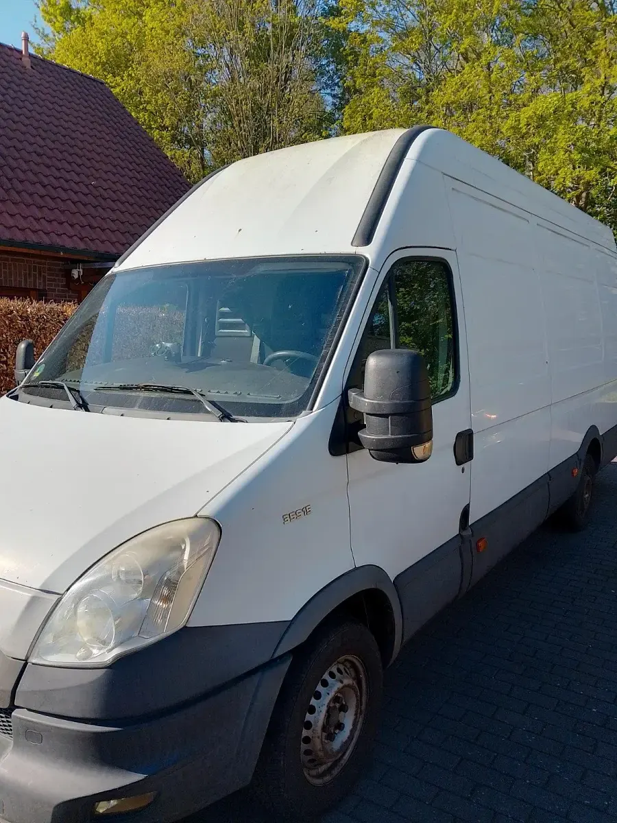 Second-hand Iveco Daily 147 CP (108 kW) 2013 Alb Monovolum