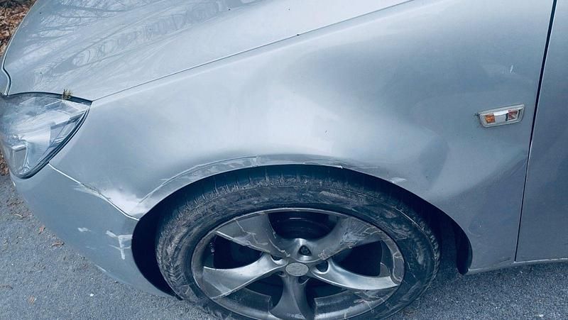 Gebraucht Opel Insignia Edition 131 PS (96 kW) 2010 Silber Limousine