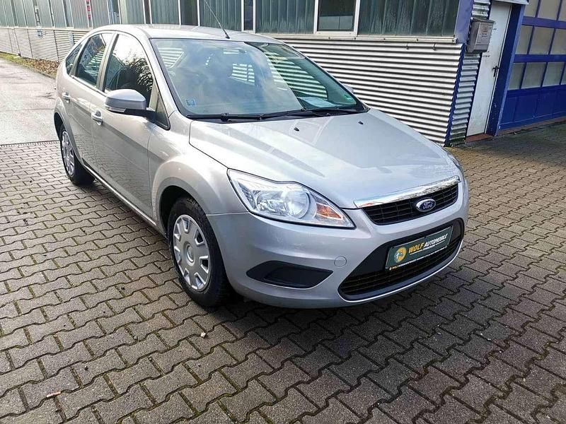 Gebraucht Ford Focus Style 90 PS (66 kW) 2009 Polarsilber metallic Limousine