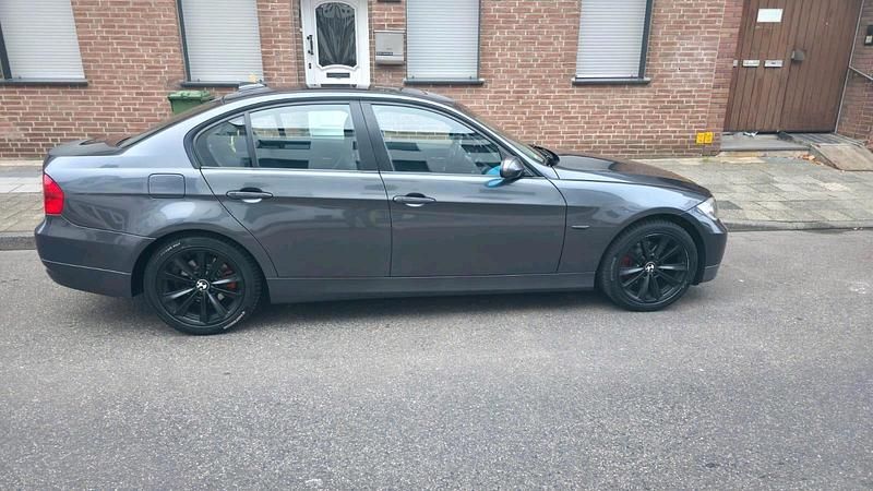 Gebraucht BMW 320 150 PS (110 kW) 2007 Silber Limousine