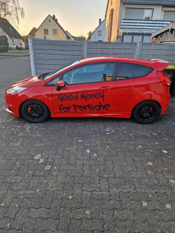 Gebraucht Ford Fiesta ST 182 PS (133 kW) 2016 Rot Coupé