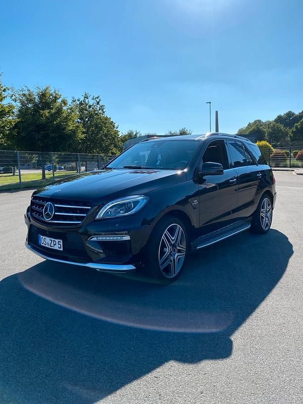 Schwarz Gebraucht 2014 Mercedes ML63 AMG AMG SUV | 39.499 € (Teuer) - Bild 1/4