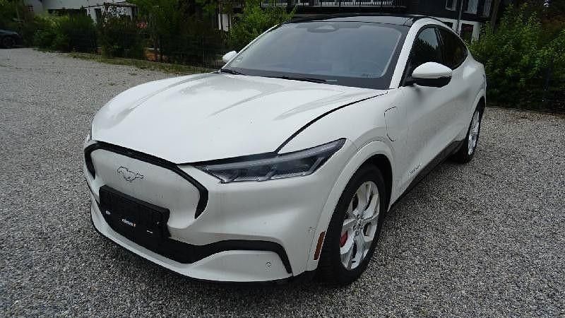 Weiß Gebraucht 2024 Ford Mustang Mach-E Premium SUV | 34.999 € (Superpreis) - Bild 1/4