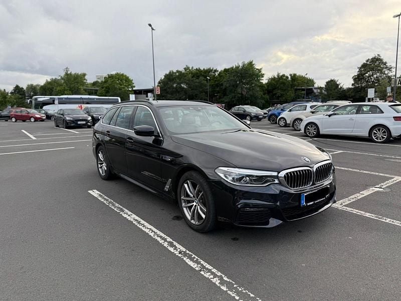 Schwarz Gebraucht 2020 BMW 520 Luxury Line Kombi | 22.990 € (Superpreis) - Bild 1/4