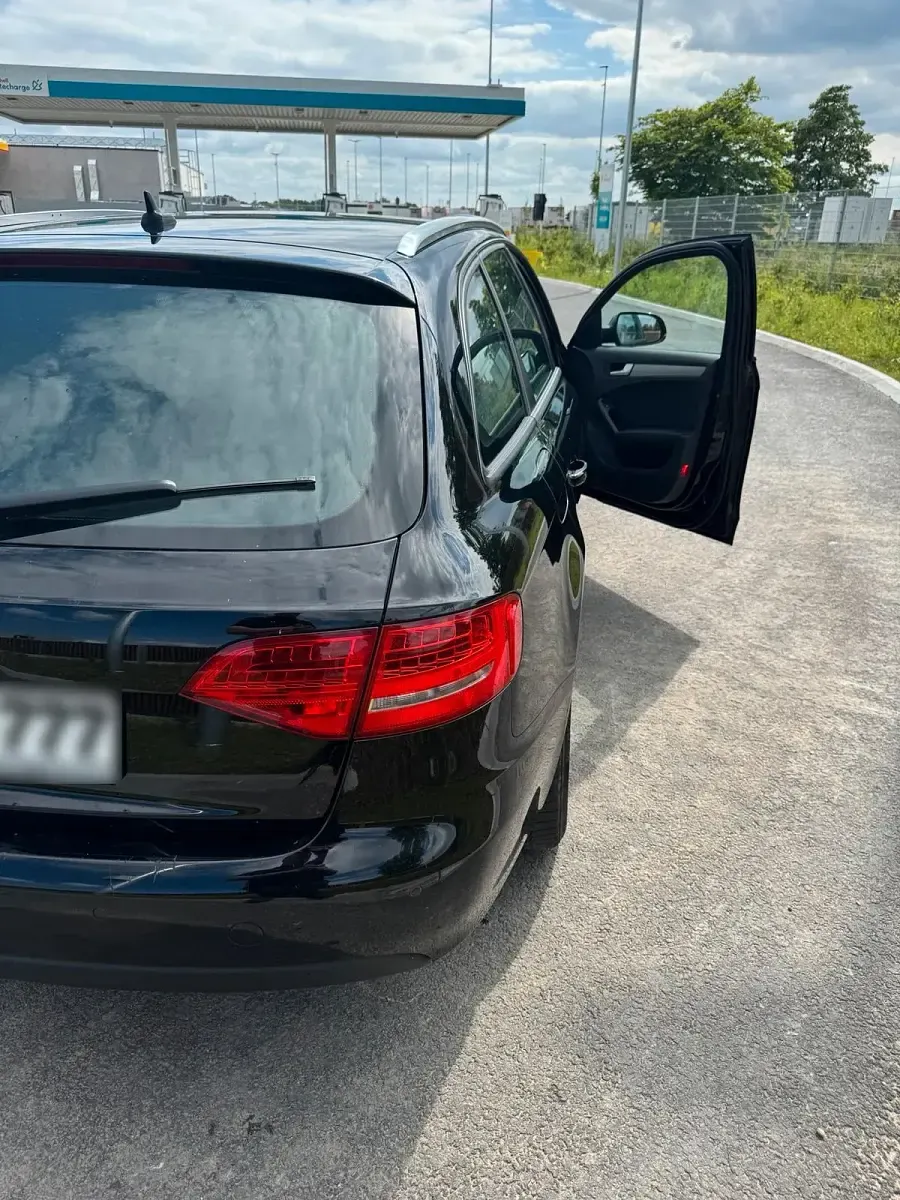 Gebraucht Audi A4 143 PS (105 kW) 2011 Schwarz Kombi