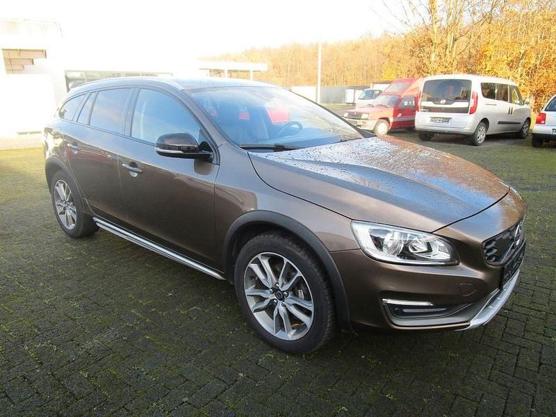 Gebraucht Volvo V60 CC 150 PS (110 kW) 2016 Braun Kombi