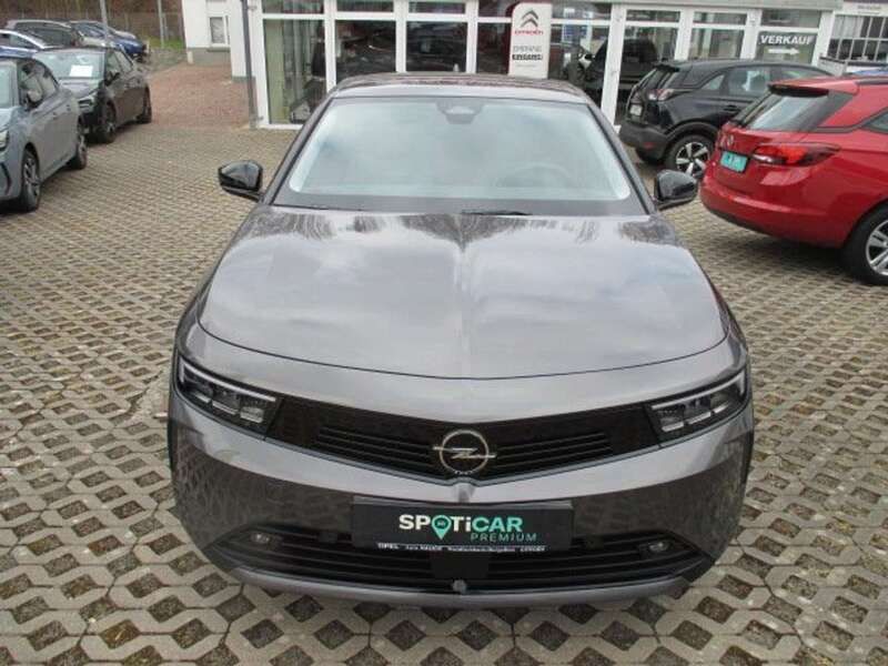 Vulkan grau Gebraucht 2024 Opel Astra Enjoy Kleinwagen | 22.890 € (Guter Preis) - Bild 1/4