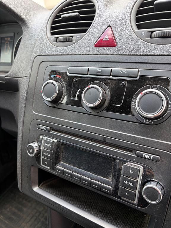 Second-hand VW Caddy 102 CP (75 kW) 2014 Alb Monovolum