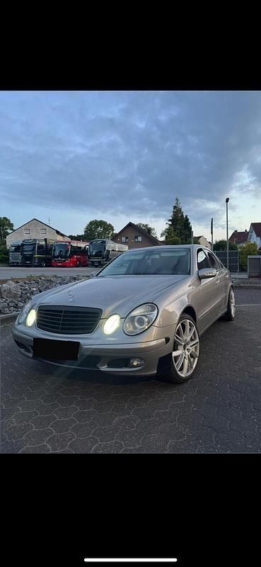 Gebraucht 2005 Mercedes E320 Limousine | 4.400 € (Fairer Preis) - Bild 1/4