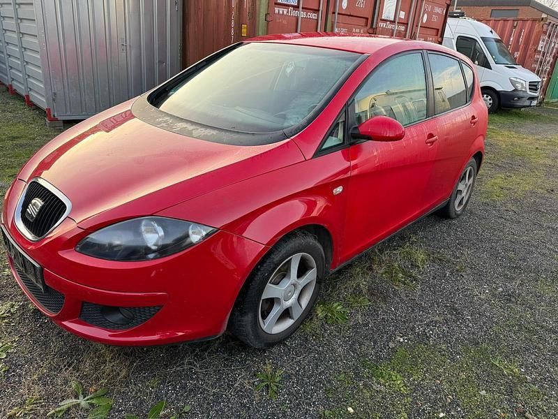 Rot Gebraucht 2004 Seat Altea Limousine | 990 € (Superpreis) - Bild 1/4