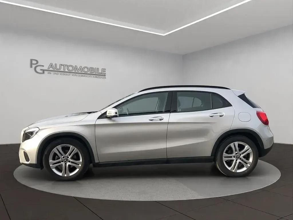 Usata Mercedes GLA200 156 CV (114 kW) 2017 Argento SUV