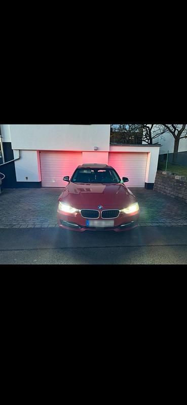 Gebraucht BMW 320 184 PS (135 kW) 2014 Rot Limousine