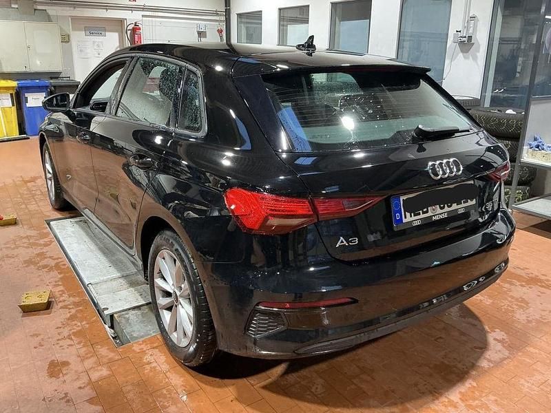Gebraucht Audi A3 Basis 150 PS (110 kW) 2022 Brillantschwarz Limousine
