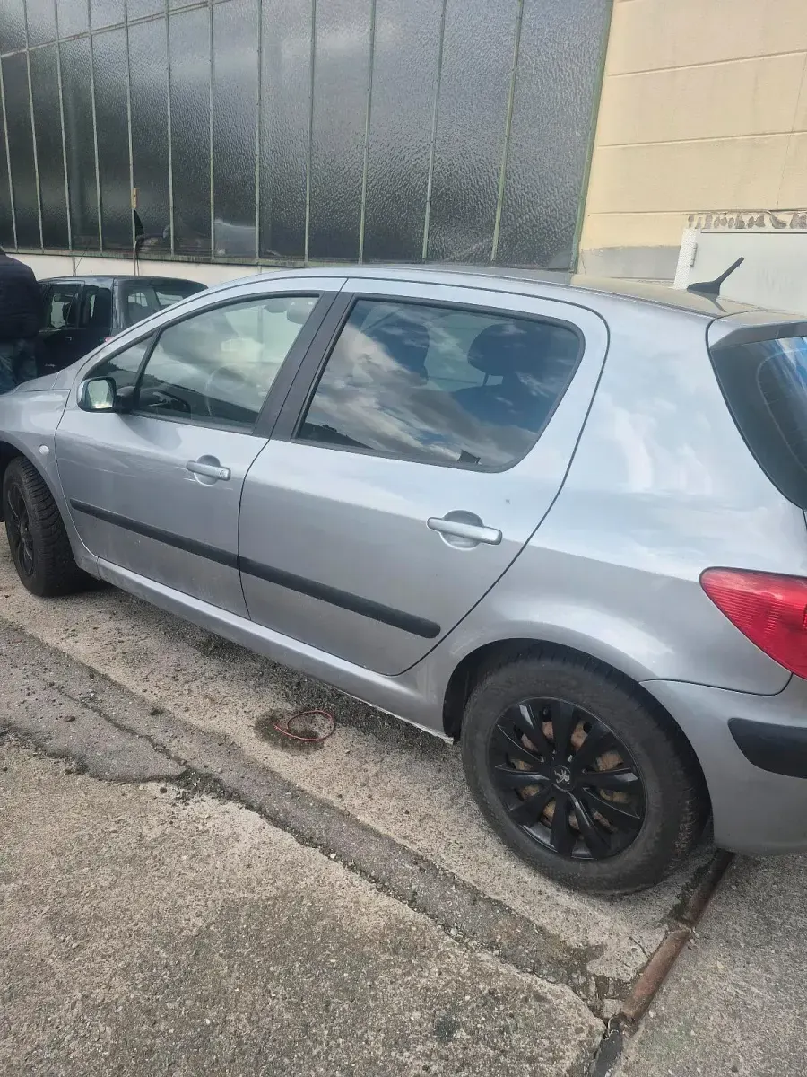 Gebraucht Peugeot 307 109 PS (80 kW) 2003 Silber Kleinwagen