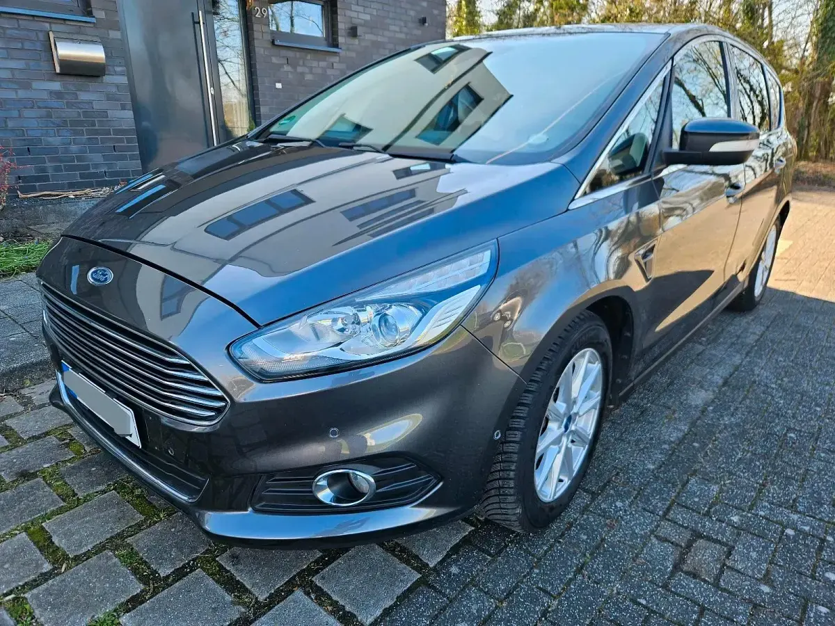 Gebraucht Ford S-MAX Titanium 179 PS (131 kW) 2016 Grau Van / Kleinbus