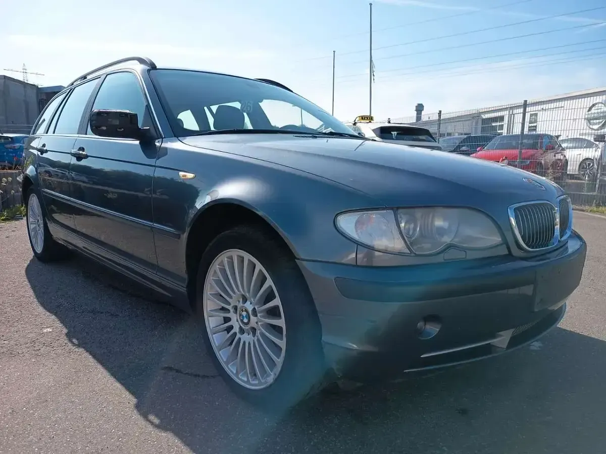 Gebraucht BMW 330 231 PS (169 kW) 2002 Grau Kombi