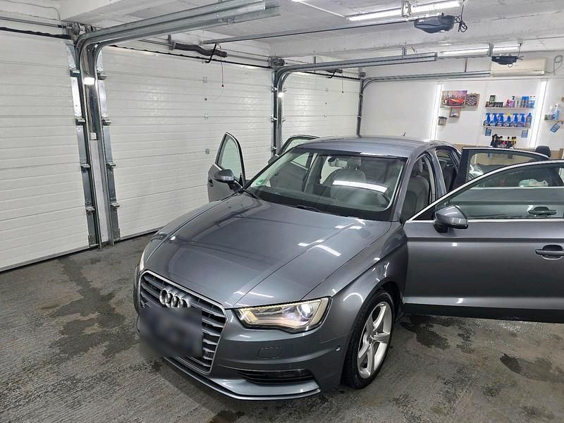 Gebraucht Audi A3 110 PS (80 kW) 2015 Grau Limousine