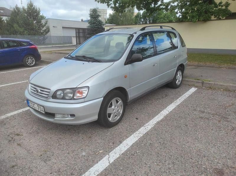 Silber Gebraucht 2000 Toyota Picnic Van / Kleinbus | 3.250 € - Bild 1/4