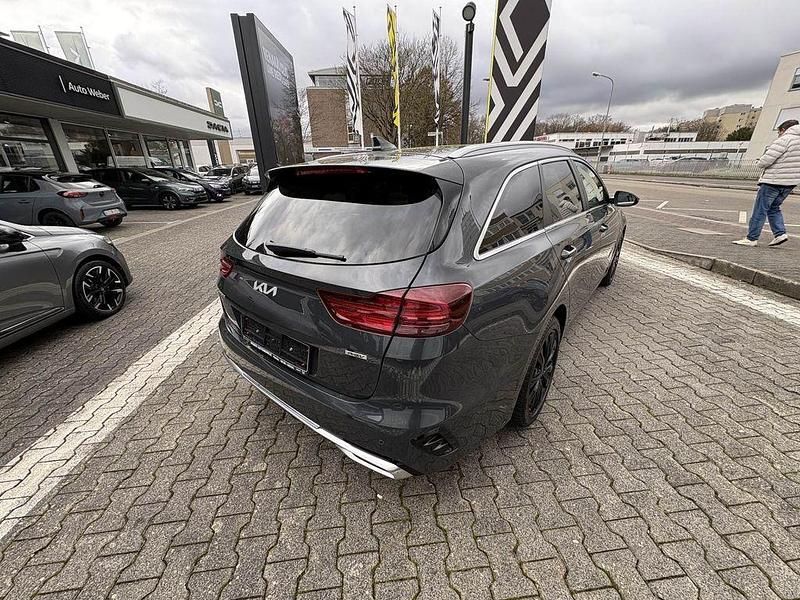 Gebraucht Kia Ceed Platinum Edition 140 PS (102 kW) 2023 Grau Kleinwagen