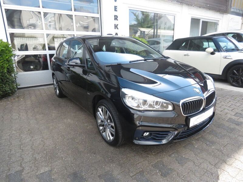 Schwarz Gebraucht 2018 BMW 220 Active Tourer Sport Line Van / Kleinbus | 19.900 € (Fairer Preis) - Bild 1/4