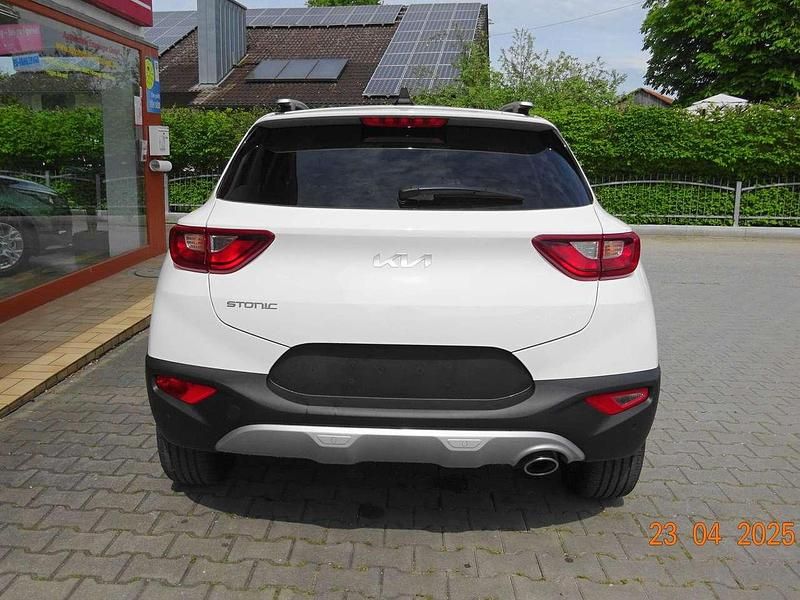 Neu Kia Stonic Vision 79 PS (58 kW) 2026 Schneeweiss SUV