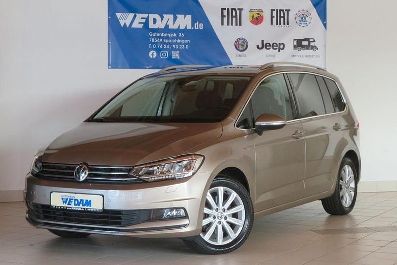 Titanium beige metallic Gebraucht 2018 VW Touran Highline Van / Kleinbus | 20.490 € (Guter Preis) - Bild 1/4