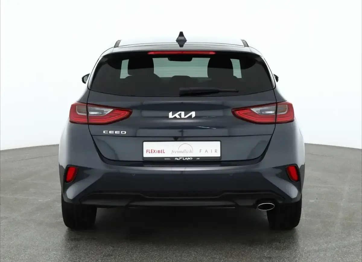 Neu Kia Ceed 140 PS (102 kW) 2025 Grau Kleinwagen