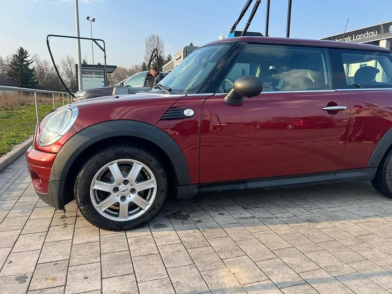 Gebraucht Mini Cooper 75 PS (55 kW) 2009 Rot Kleinwagen
