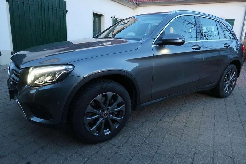 Grau Gebraucht 2018 Mercedes GLC250 SUV | 28.000 € (Fairer Preis) - Bild 1/4