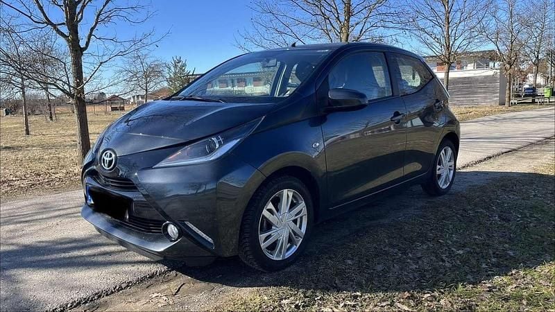 Gebraucht Toyota Aygo X-play 69 PS (50 kW) 2017 Grau Kleinwagen