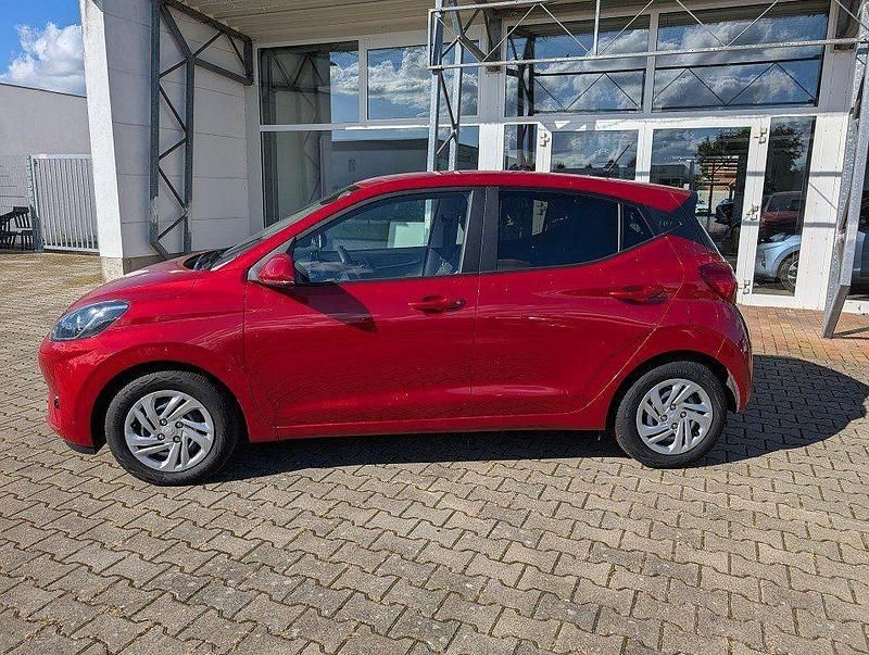 Gebraucht Hyundai i10 63 PS (46 kW) 2024 Dragon red Kleinwagen
