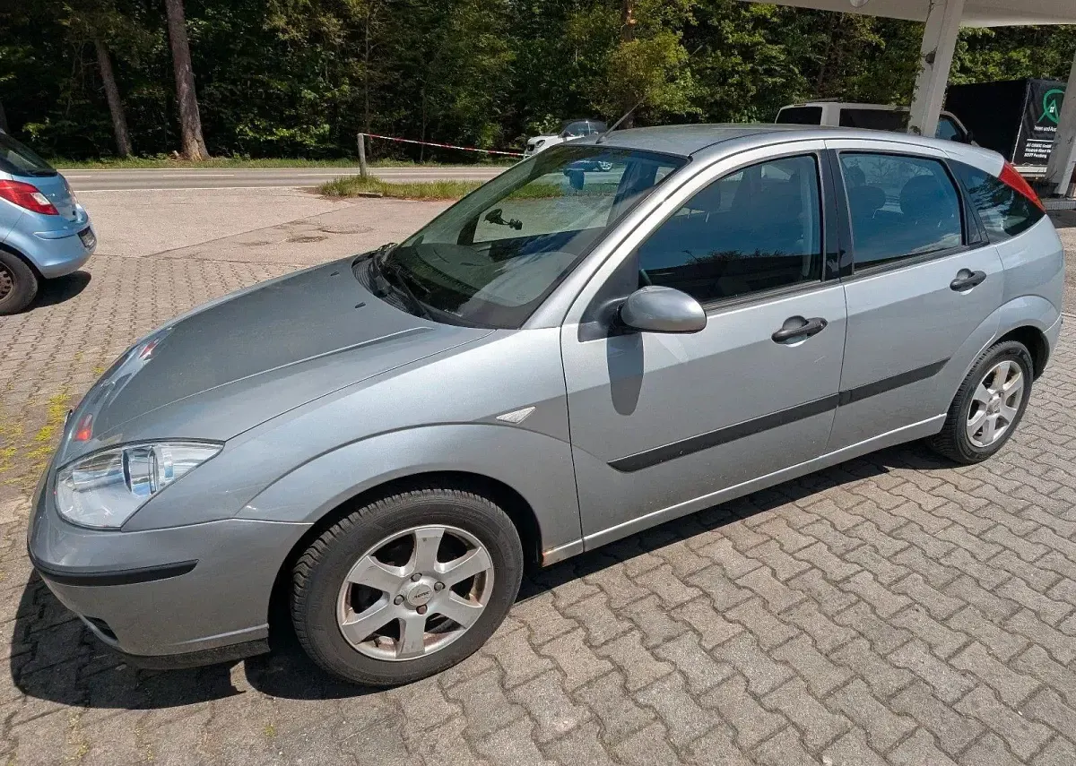 Gebraucht Ford Focus 101 PS (74 kW) 2004 Silber Limousine