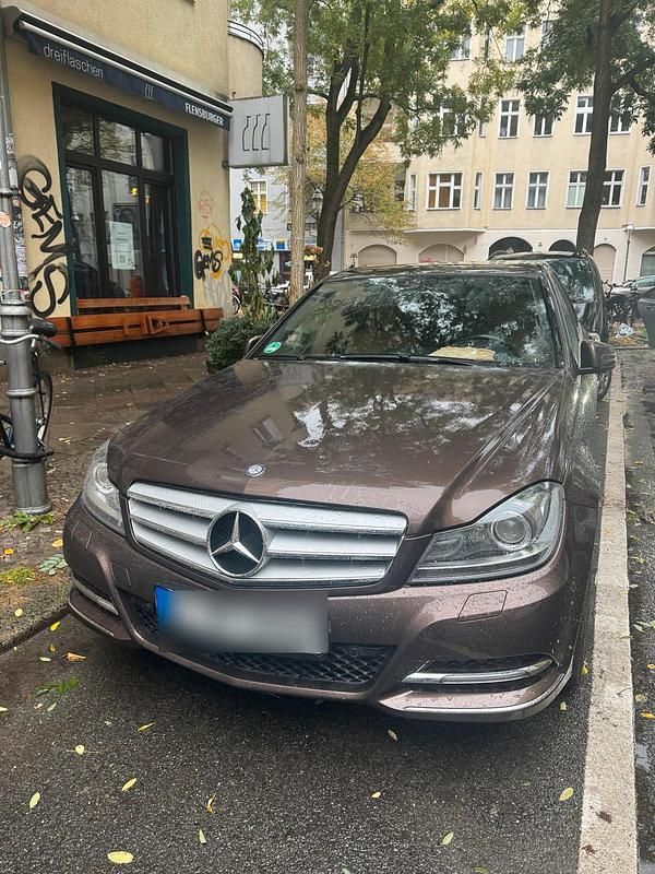 Braun Gebraucht 2012 Mercedes C200 Avantgarde Limousine | 10.200 € (Fairer Preis) - Bild 1/4