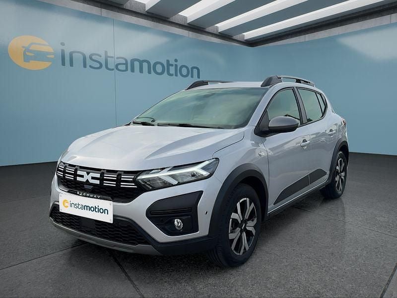 Grau Gebraucht 2023 Dacia Sandero Stepway Kleinwagen | 18.149 € (Etwas zu teuer) - Bild 1/4
