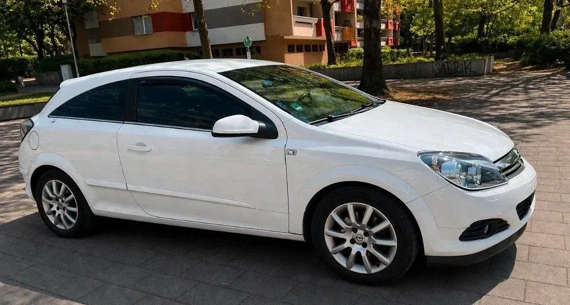Gebraucht Opel Astra GTC 90 PS (66 kW) 2008 Weiß Coupé