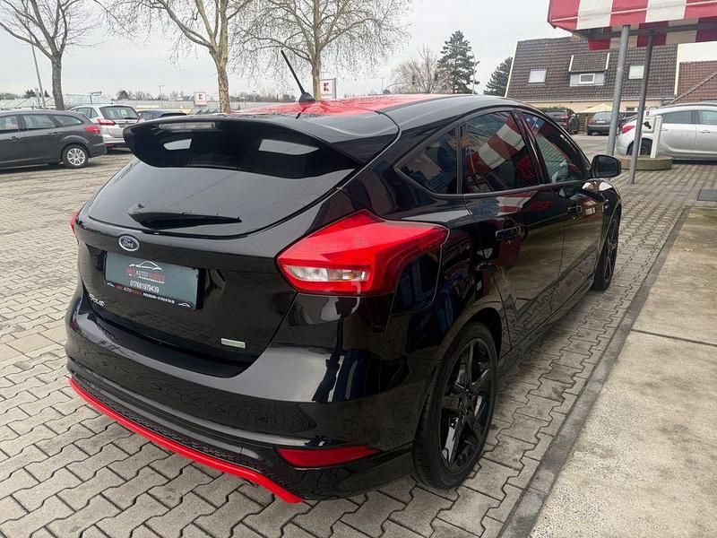 Gebraucht Ford Focus ST 150 PS (110 kW) 2017 Schwarz Limousine