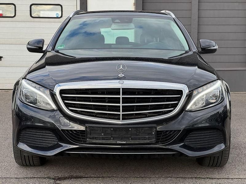 Schwarz Gebraucht 2016 Mercedes C180 Kombi | 9.500 € (Superpreis) - Bild 1/4