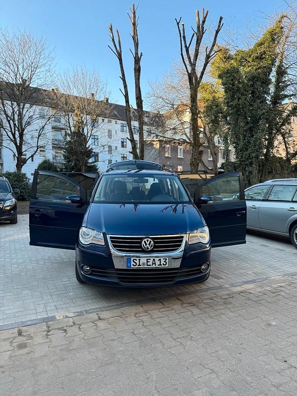 Blau Gebraucht 2008 VW Touran Van / Kleinbus | 3.499 € (Fairer Preis) - Bild 1/4